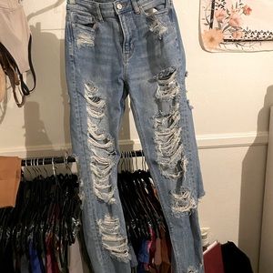 AMERICAN EAGLE OUTFITTERS MOM JEANS